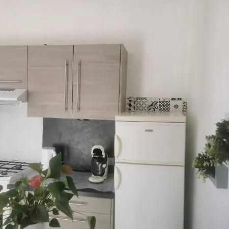 Bel équipé! Proche Des Parcs, Avec Sa Cour Privative Et Sa Place De Parking Sécurisée à 450 M Du Appartamento Vichy