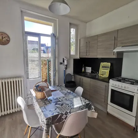 Bel équipé! Proche Des Parcs, Avec Sa Cour Privative Et Sa Place De Parking Sécurisée à 450 M Du Appartamento *